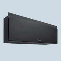 Daikin Emura svart sedd fran vanster