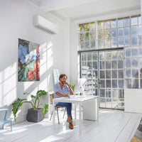 Daikin Comfora installerad ovanfor dorr